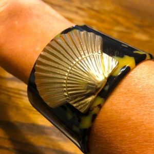 NWT Mudpie shell cuff bracelet